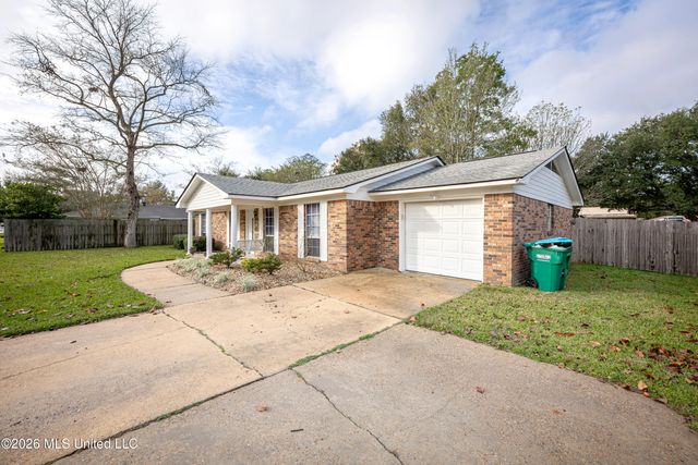 1213 King Henry Drive, Ocean Springs, MS 39564