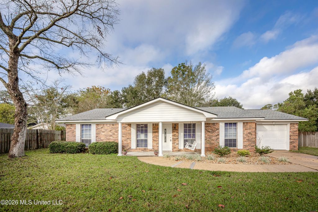 1213 King Henry Drive, Ocean Springs, MS 39564