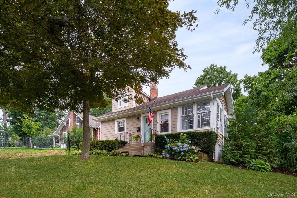 26 Fairmount Street, Huntington, NY 11743