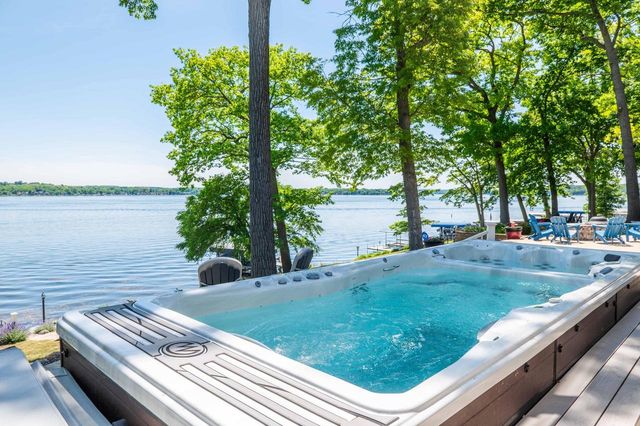 N37W26675 Kopmeier DRIVE, Pewaukee, WI 53072