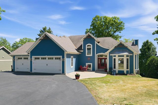 N37W26675 Kopmeier DRIVE, Pewaukee, WI 53072