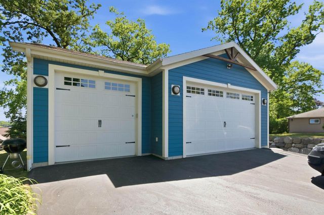 N37W26675 Kopmeier DRIVE, Pewaukee, WI 53072