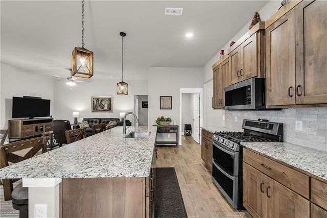 921 S Green Heron Lane, Siloam Springs, AR 72761