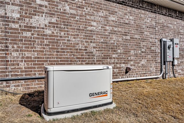 921 S Green Heron Lane, Siloam Springs, AR 72761