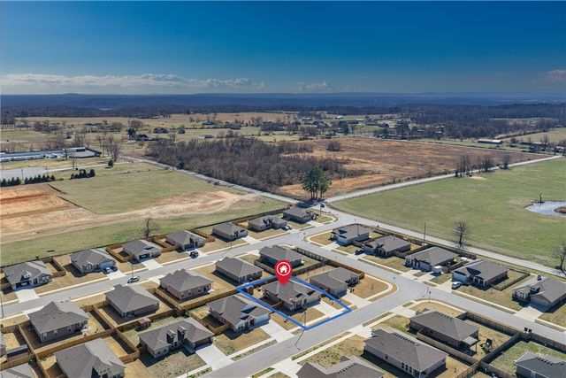 921 S Green Heron Lane, Siloam Springs, AR 72761