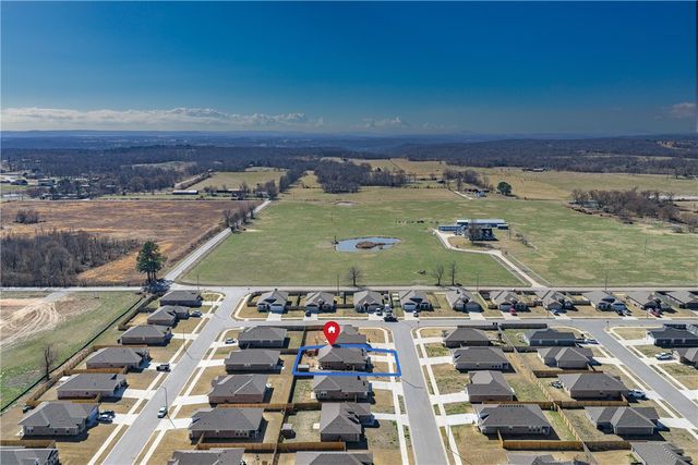 921 S Green Heron Lane, Siloam Springs, AR 72761