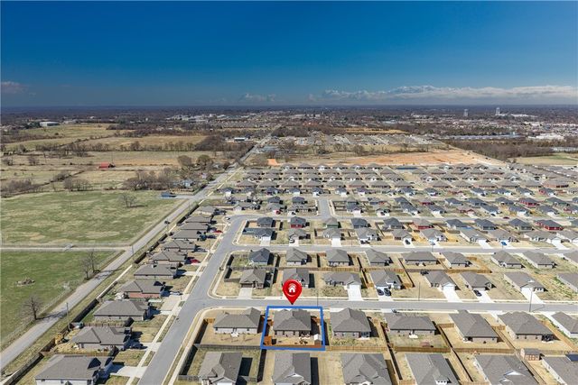 921 S Green Heron Lane, Siloam Springs, AR 72761