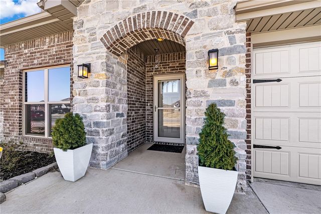 921 S Green Heron Lane, Siloam Springs, AR 72761