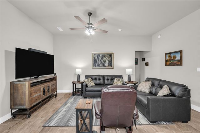 921 S Green Heron Lane, Siloam Springs, AR 72761