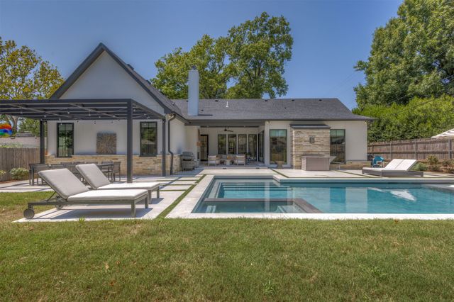 3215 S Troost Avenue, Tulsa, OK 74105