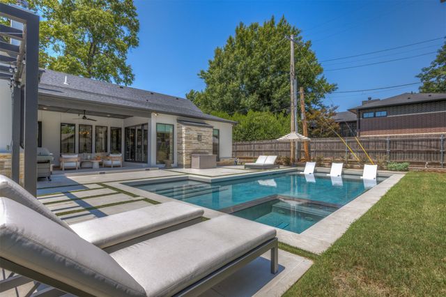 3215 S Troost Avenue, Tulsa, OK 74105