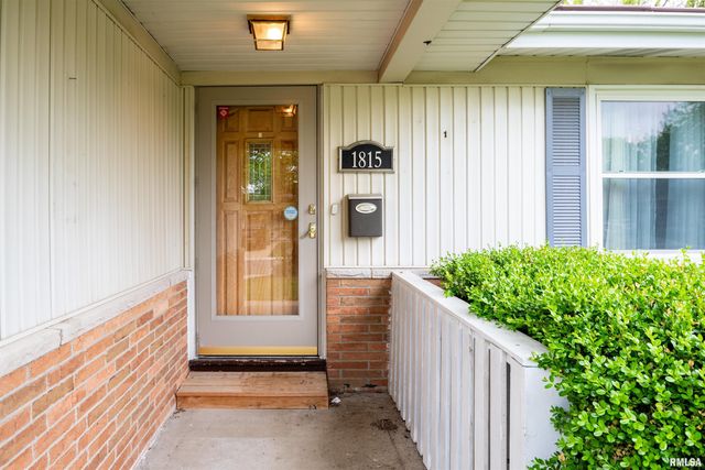 1815 W LAMONT Avenue, Peoria, IL 61614