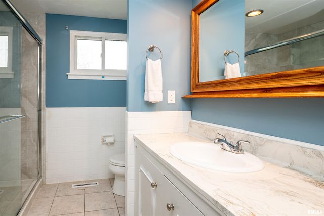 1815 W LAMONT Avenue, Peoria, IL 61614