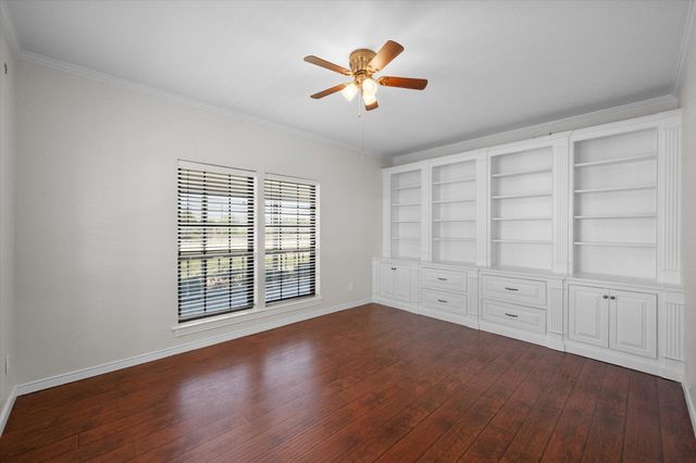 1105 E Highland Road, Oak Leaf, TX 75154