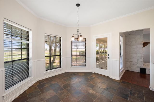1105 E Highland Road, Oak Leaf, TX 75154