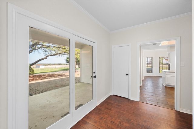 1105 E Highland Road, Oak Leaf, TX 75154