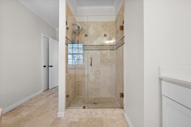 1105 E Highland Road, Oak Leaf, TX 75154
