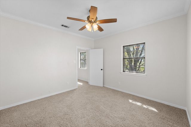 1105 E Highland Road, Oak Leaf, TX 75154