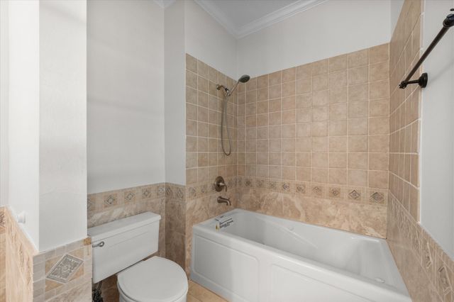 1105 E Highland Road, Oak Leaf, TX 75154