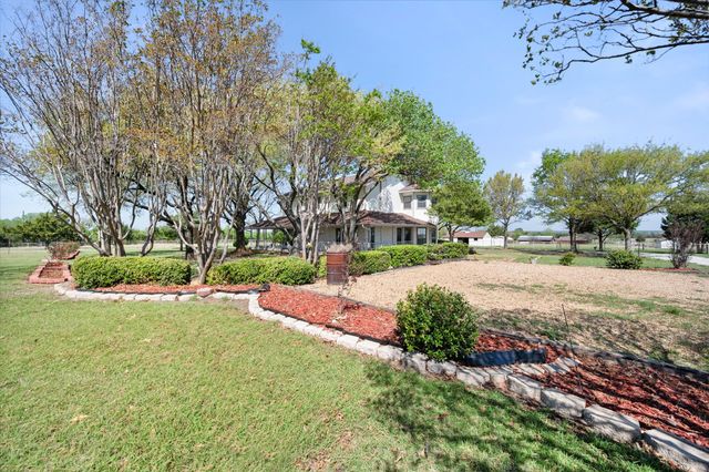 1105 E Highland Road, Oak Leaf, TX 75154