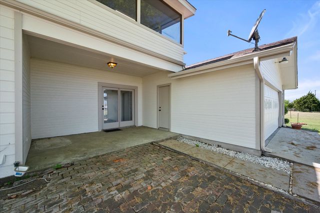 1105 E Highland Road, Oak Leaf, TX 75154
