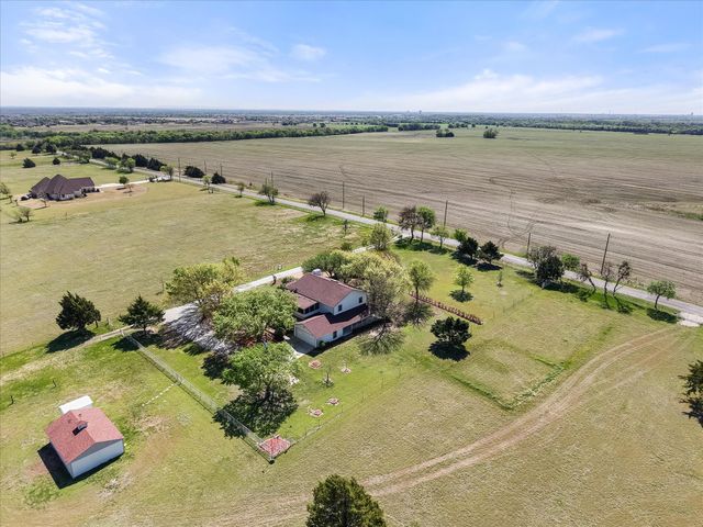 1105 E Highland Road, Oak Leaf, TX 75154