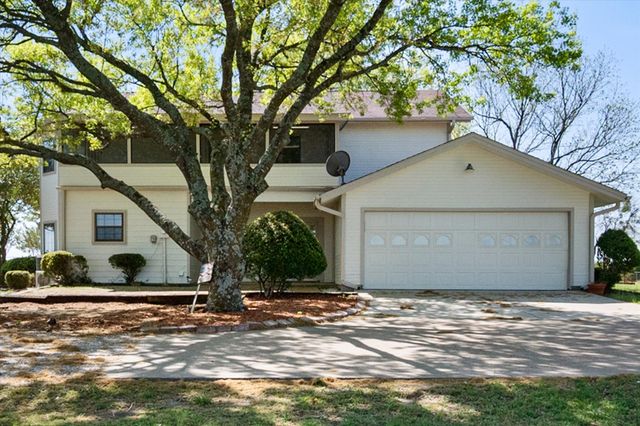 1105 E Highland Road, Oak Leaf, TX 75154