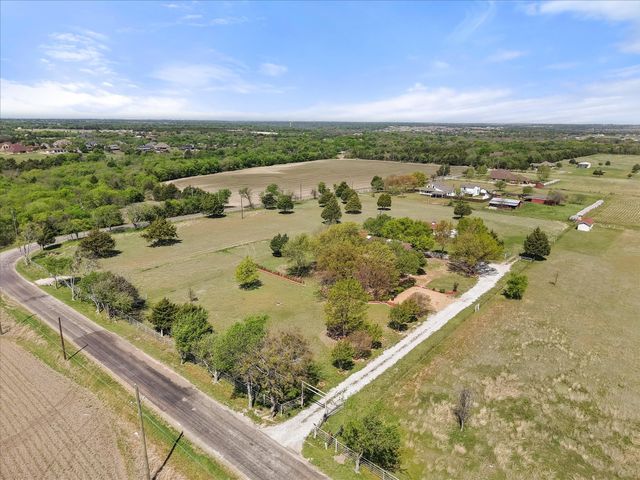 1105 E Highland Road, Oak Leaf, TX 75154