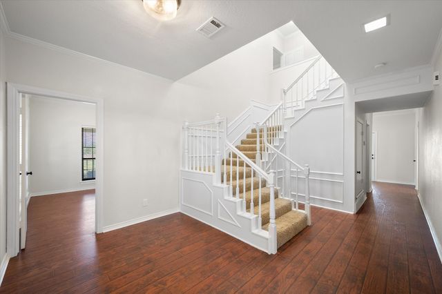 1105 E Highland Road, Oak Leaf, TX 75154