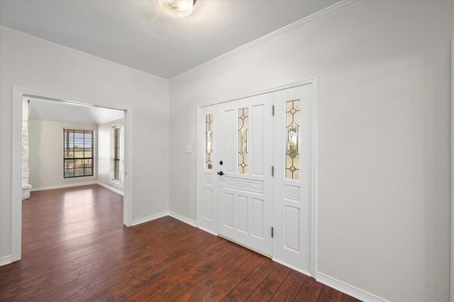 1105 E Highland Road, Oak Leaf, TX 75154