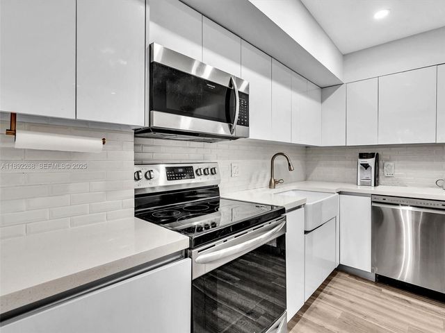6061 N Falls Cir Drive 407, Lauderhill, FL 33319