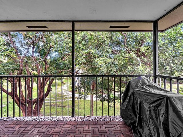 6061 N Falls Cir Drive 407, Lauderhill, FL 33319