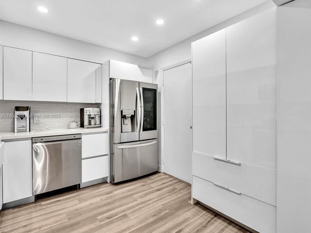 6061 N Falls Cir Drive 407, Lauderhill, FL 33319