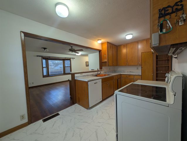 3022 S Hiram Ave, Wichita, KS 67217