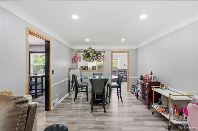 19986 E Doyle Place, Grosse Pointe, MI 48236