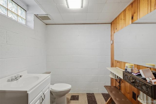 19986 E Doyle Place, Grosse Pointe, MI 48236