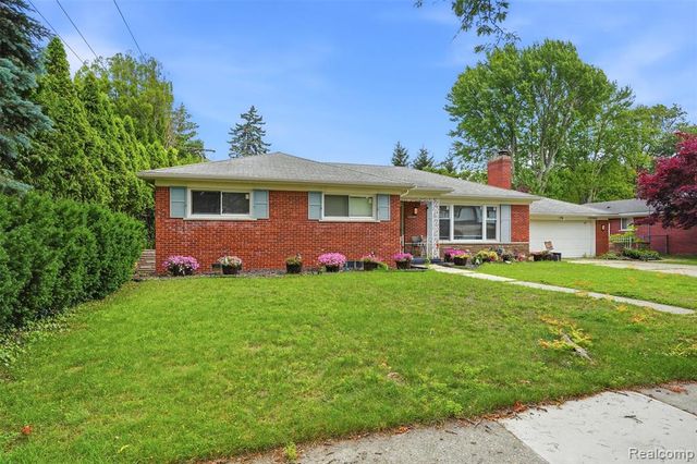 19986 E Doyle Place, Grosse Pointe, MI 48236