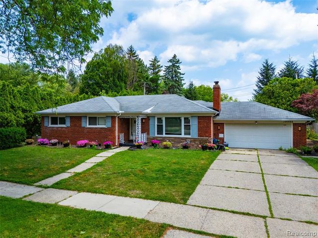 19986 E Doyle Place, Grosse Pointe, MI 48236