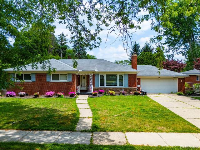 19986 E Doyle Place, Grosse Pointe, MI 48236