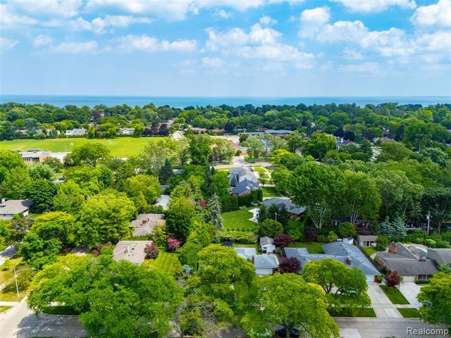 19986 E Doyle Place, Grosse Pointe, MI 48236