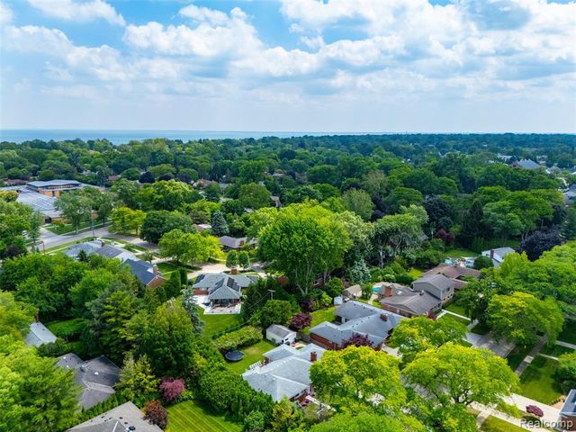 19986 E Doyle Place, Grosse Pointe, MI 48236
