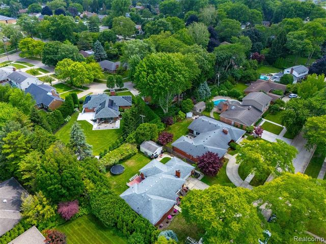 19986 E Doyle Place, Grosse Pointe, MI 48236