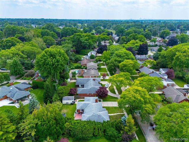 19986 E Doyle Place, Grosse Pointe, MI 48236