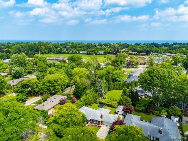 19986 E Doyle Place, Grosse Pointe, MI 48236
