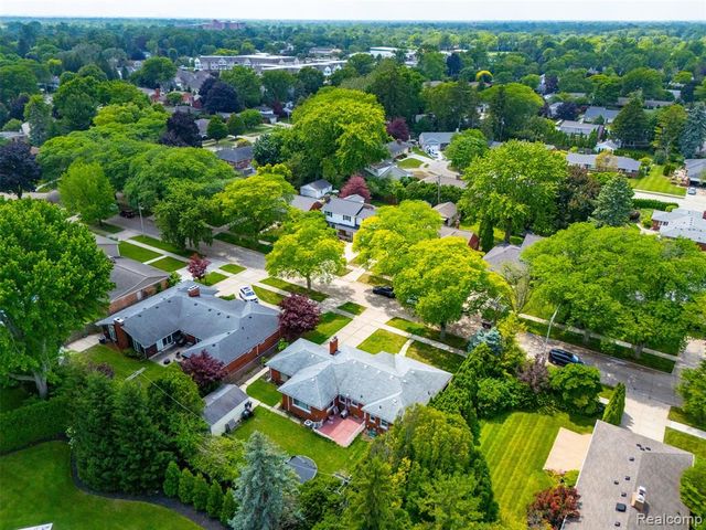 19986 E Doyle Place, Grosse Pointe, MI 48236