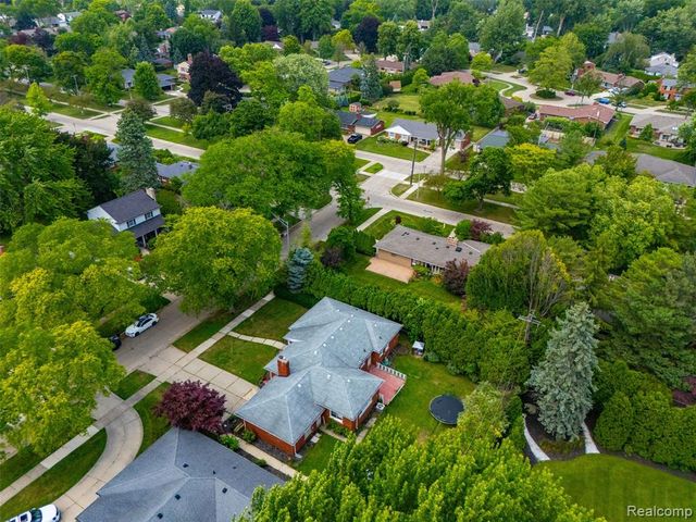 19986 E Doyle Place, Grosse Pointe, MI 48236