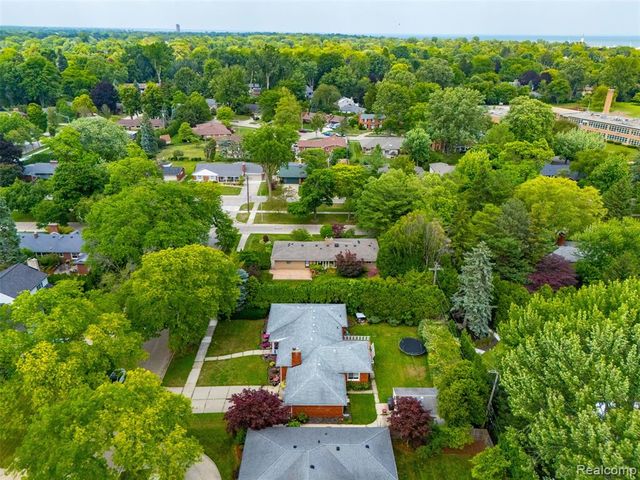 19986 E Doyle Place, Grosse Pointe, MI 48236