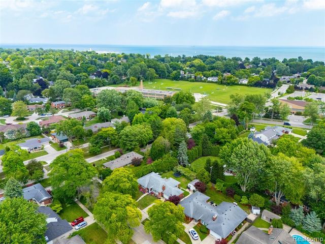 19986 E Doyle Place, Grosse Pointe, MI 48236