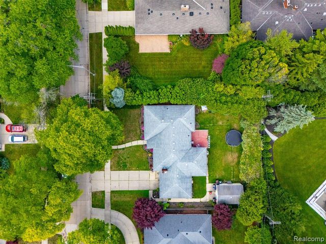 19986 E Doyle Place, Grosse Pointe, MI 48236