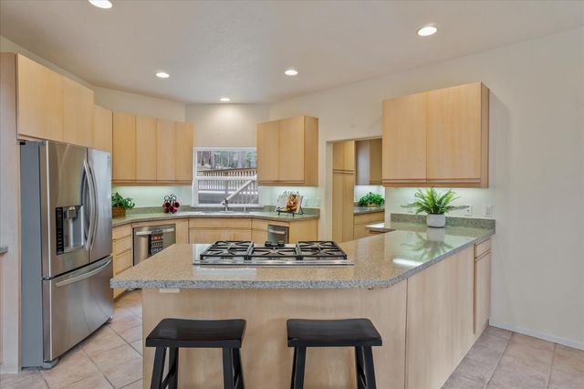 845 Honey Ct, Arnold, CA 95247